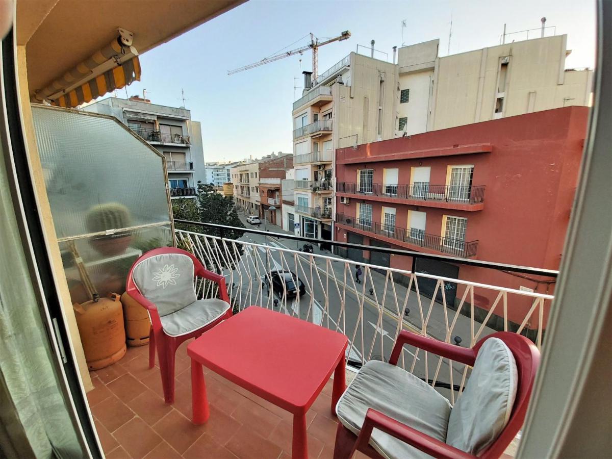 Diana Apartamento Con Terraza Muy Cerca Del Mar Pineda de Mar Eksteriør billede