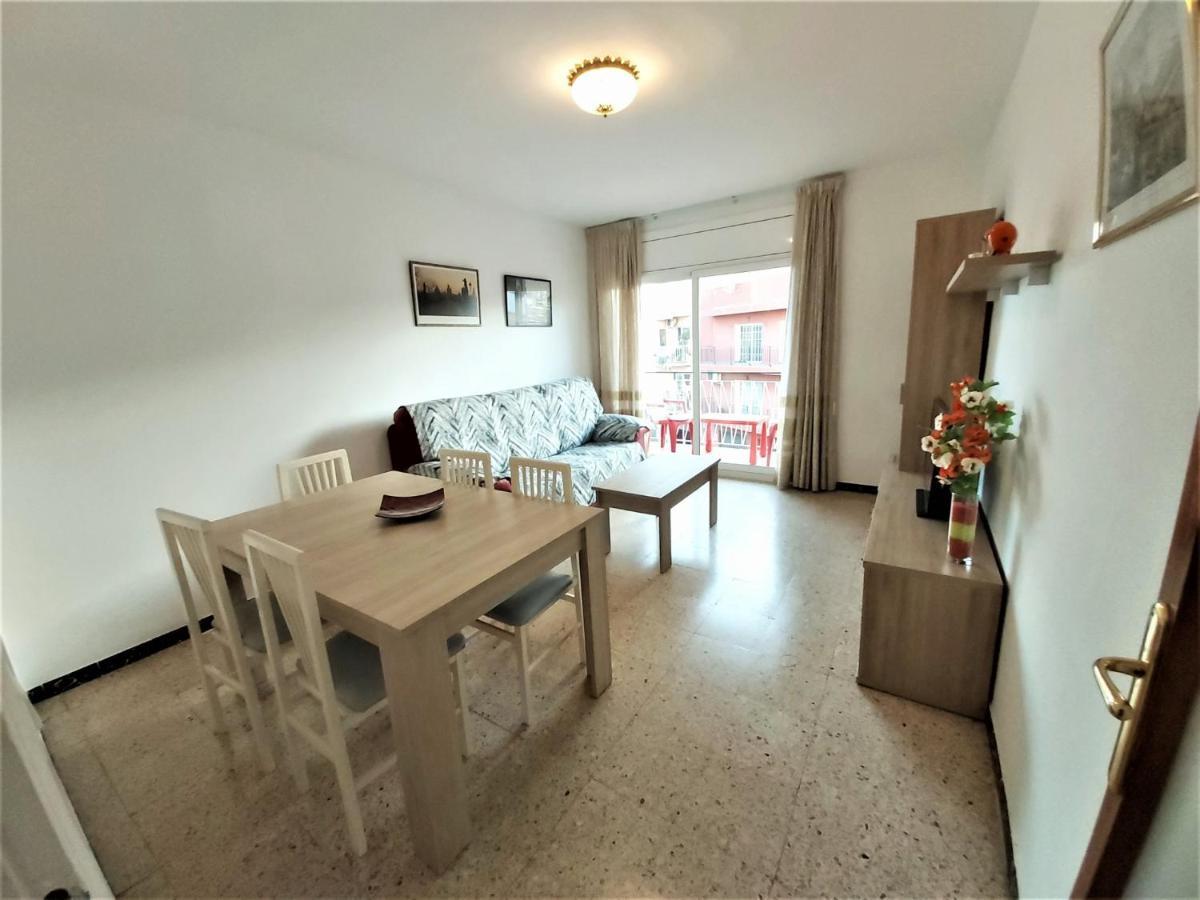 Diana Apartamento Con Terraza Muy Cerca Del Mar Pineda de Mar Eksteriør billede